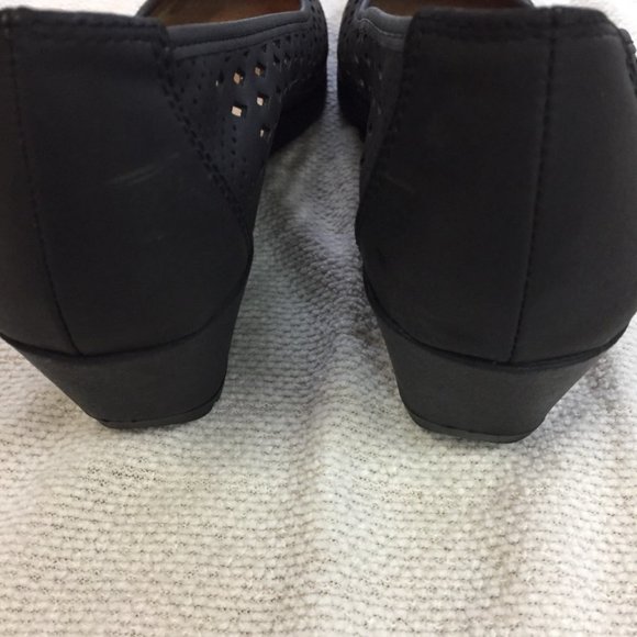 NATURALIZER Brina Black laser cut out wedges - Picture 6 of 7